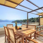 Ξενοδοχείο με διαμερίσματα Kalamota House 4*