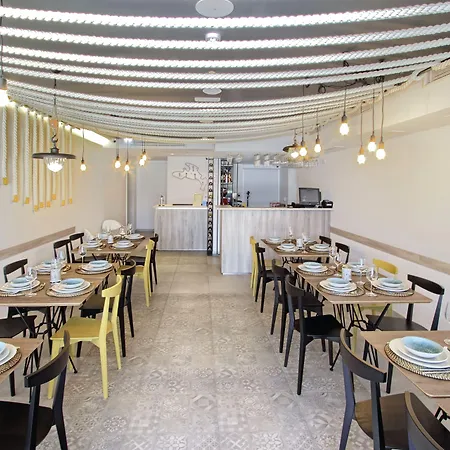 Aparthotel Kalamota House 4*