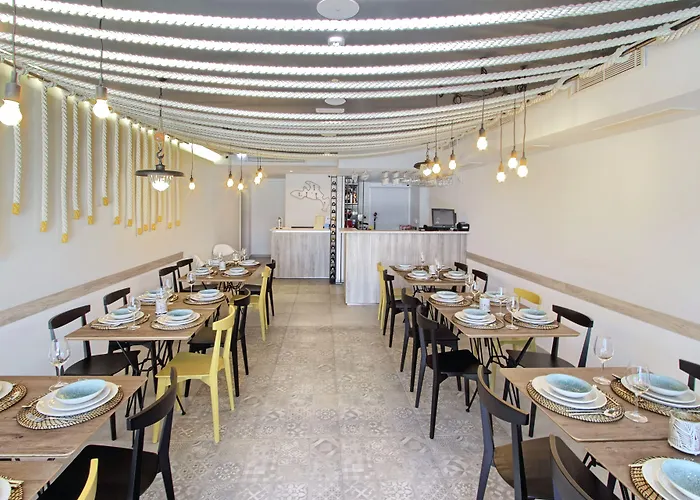 Aparthotel Kalamota House 4*