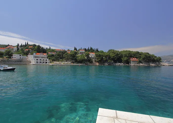 Aparthotel Kalamota House 4*