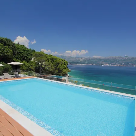 Apartahotel Kalamota House 4*