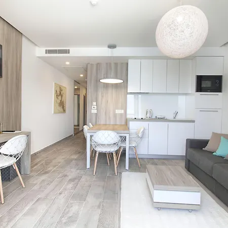Apartahotel Kalamota House 4*